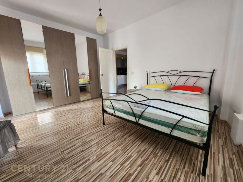 Tirane, jepet me qera apartament 2+1 Kati 5, 100 m² 600 € (Myslym Shyri)