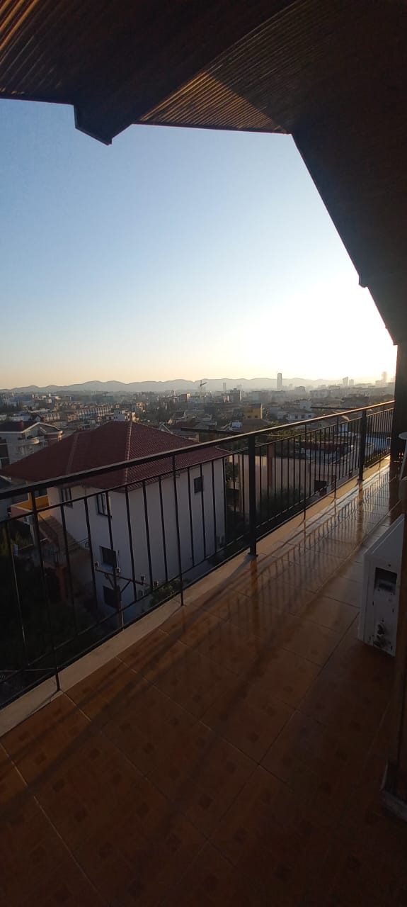 Tirane, jepet me qera Vile 2+1+BLK Kati 4, 98 m² 35.000 Leke (Rruga Tonin Harapi)