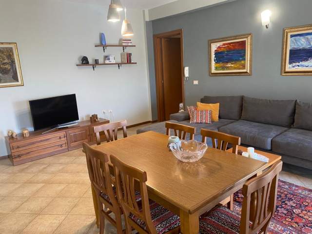 Tirane, jepet me qera apartament 2+1+BLK Kati 10, 115 m² 700 Euro (Rruga e Bogdanëve)