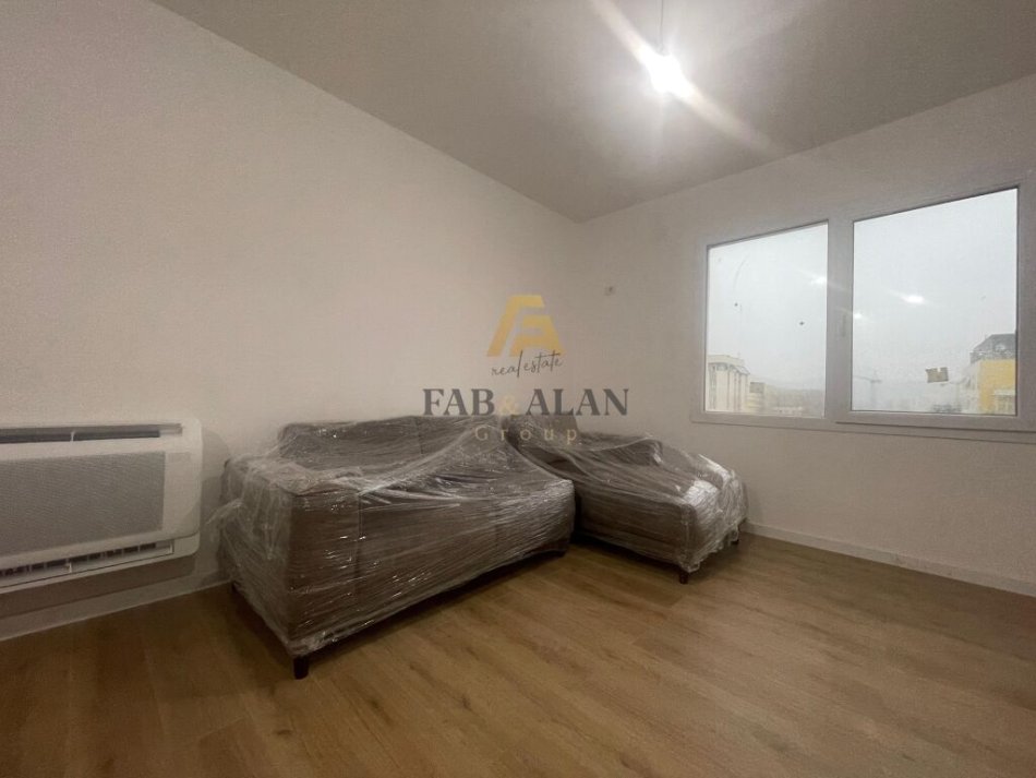 Tirane, jepet me qera apartament 3+1 Kati 9, 113 m² 700 € (Kryqezimi i Laprakes)