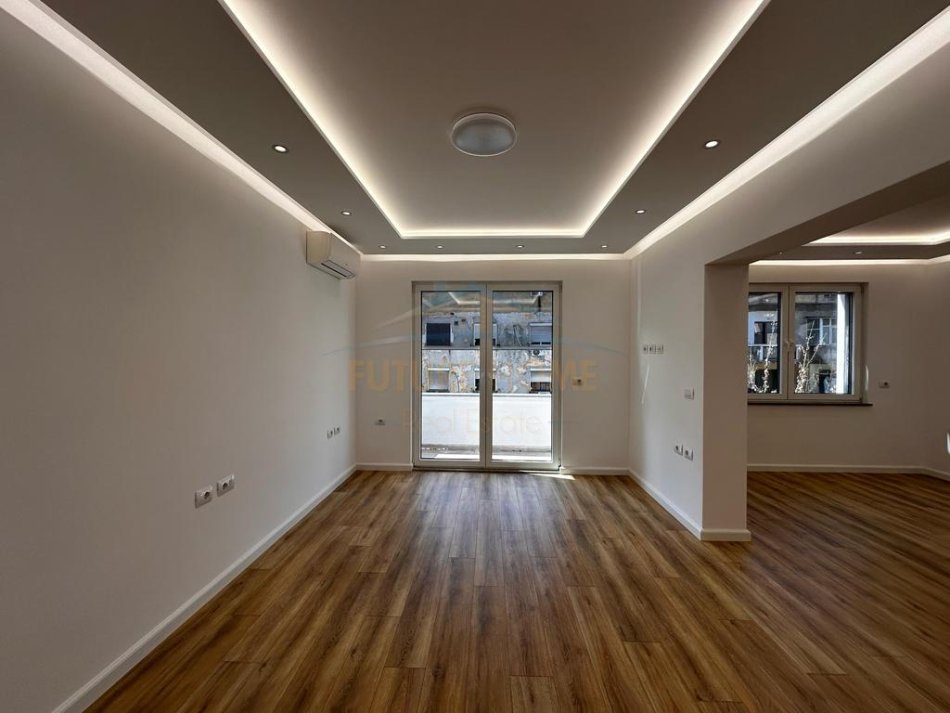 Tirane, jap me qera ambjent biznesi Kati 3, 104 m² 900 € (Rruga Mine Peza)