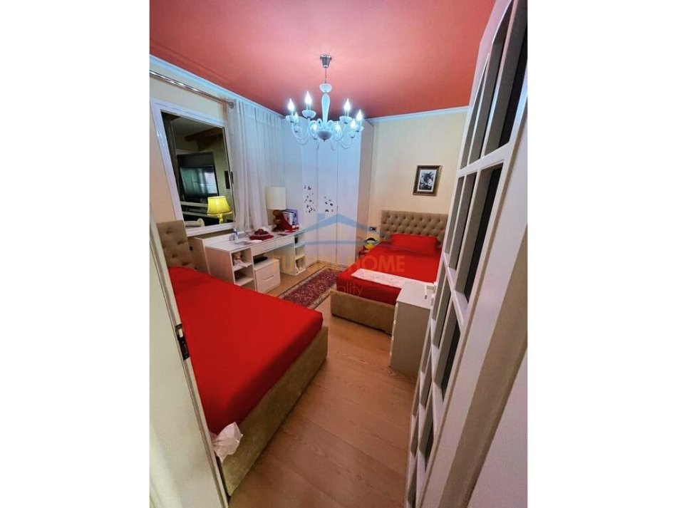 Durres, shitet apartament 3+1+Ballkon Kati 1, 200 m² 300.000 € (Bulevardi Kryesor, Durres)