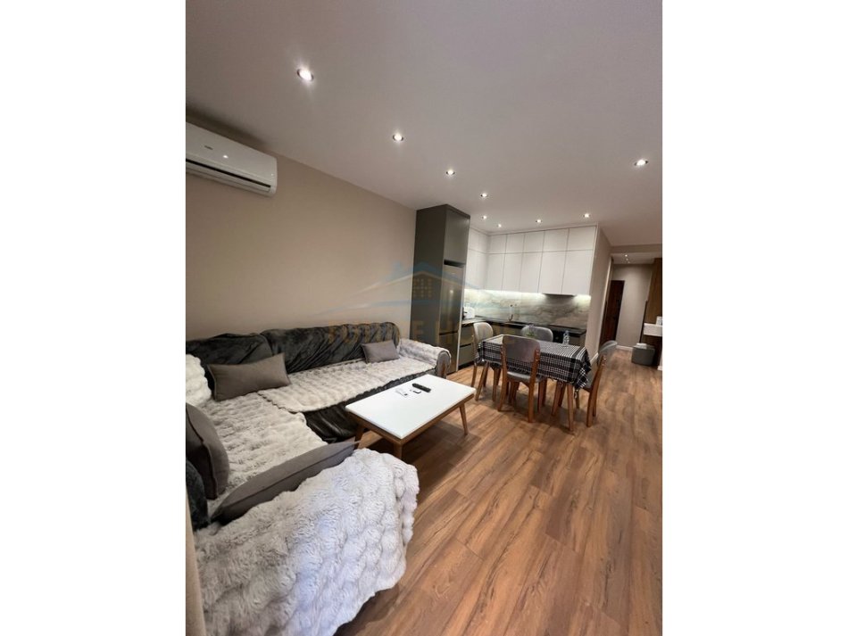 Tirane, jepet me qera apartament 2+1 Kati 4, 66 m² 600 € (Unaza e re)