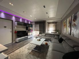 Tirane, jap me qera apartament 3+1+BLK Kati 8, 125 m² 800 Euro (KOMPLEKSI KONTAKT, 21 DHJETORI)