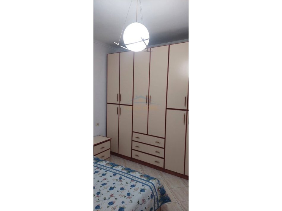 Durres, jepet me qera apartament 1+1 Kati 5, 61 m² 300 € (Mali Robit)