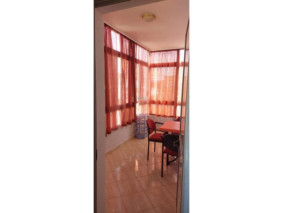 Durres, jepet me qera apartament 1+1 Kati 5, 61 m² 300 € (Mali Robit)