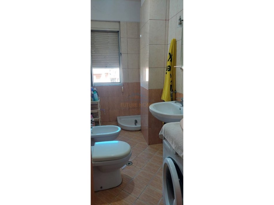 Mali Robit, jepet me qera apartament 1+1 Kati 5, 61 m² 300 € 