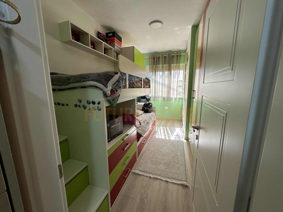 Tirane, jepet me qera 2+1 Kati 3, 95 m² 550 € (Unaza e re)