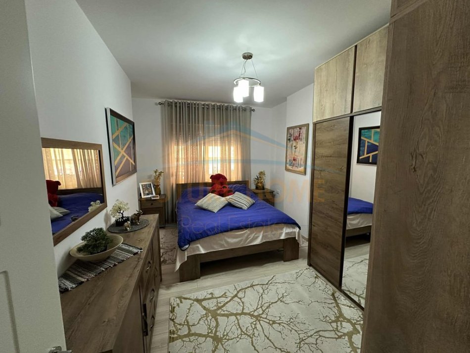 Tirane, jepet me qera 2+1 Kati 3, 95 m² 550 € (Unaza e re)