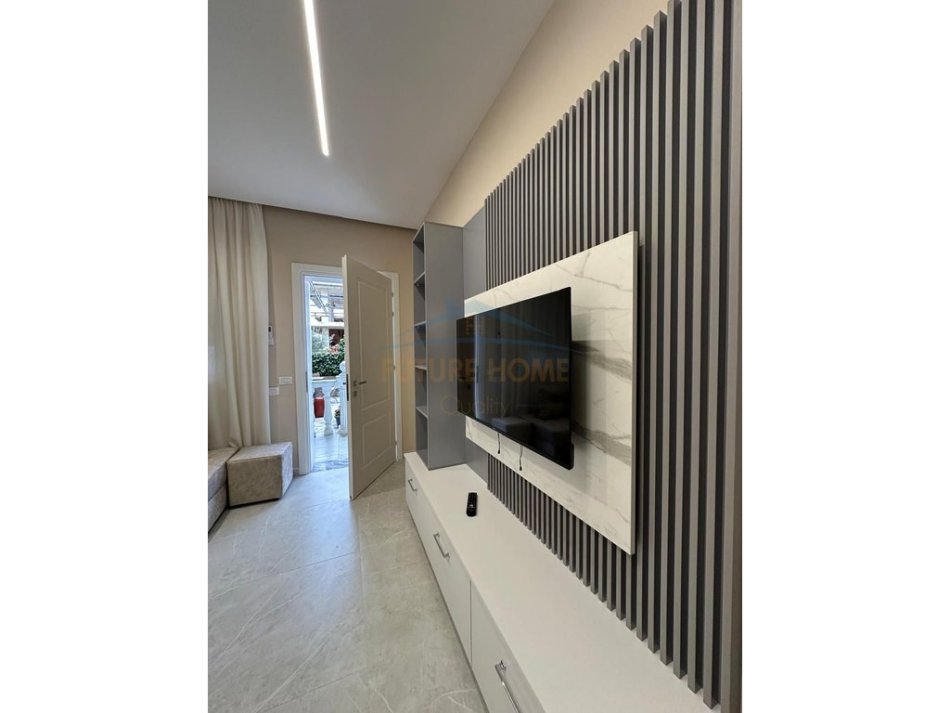 Durres, jepet me qera apartament 1+1 Kati 1, 93 m² 300 € (Golem)