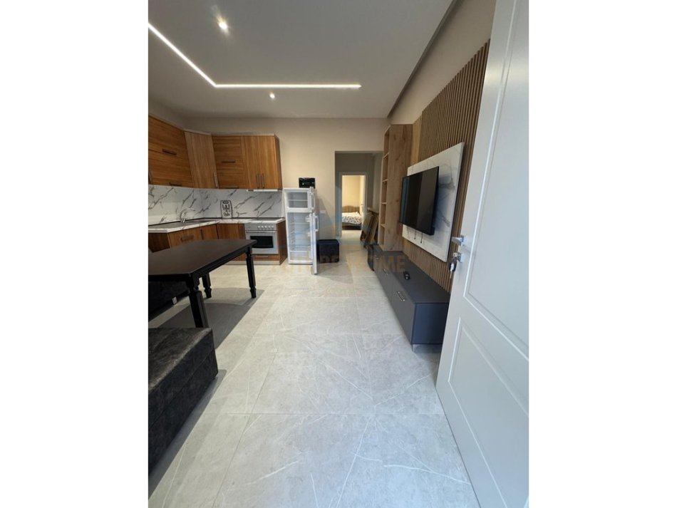 Durres, jepet me qera apartament 1+1 Kati 1, 93 m² 300 € (Golem)