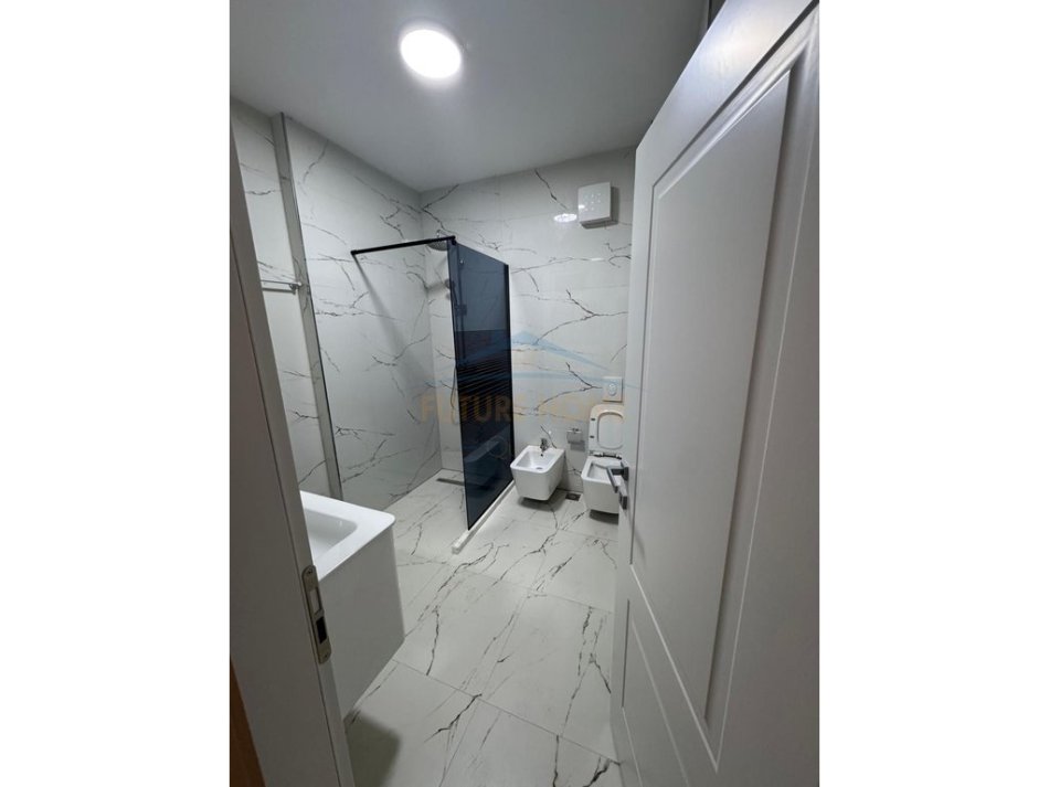 Durres, jepet me qera apartament 1+1 Kati 1, 93 m² 300 € (Golem)