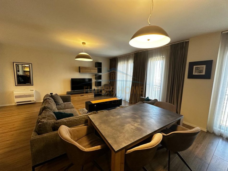 Tirane, jepet me qera apartament duplex Dublex Kati 8, 133 m² 1.500 € (rruga e kavajes)