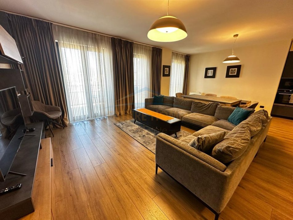 Tirane, jepet me qera apartament duplex Dublex Kati 8, 133 m² 1.500 € (rruga e kavajes)