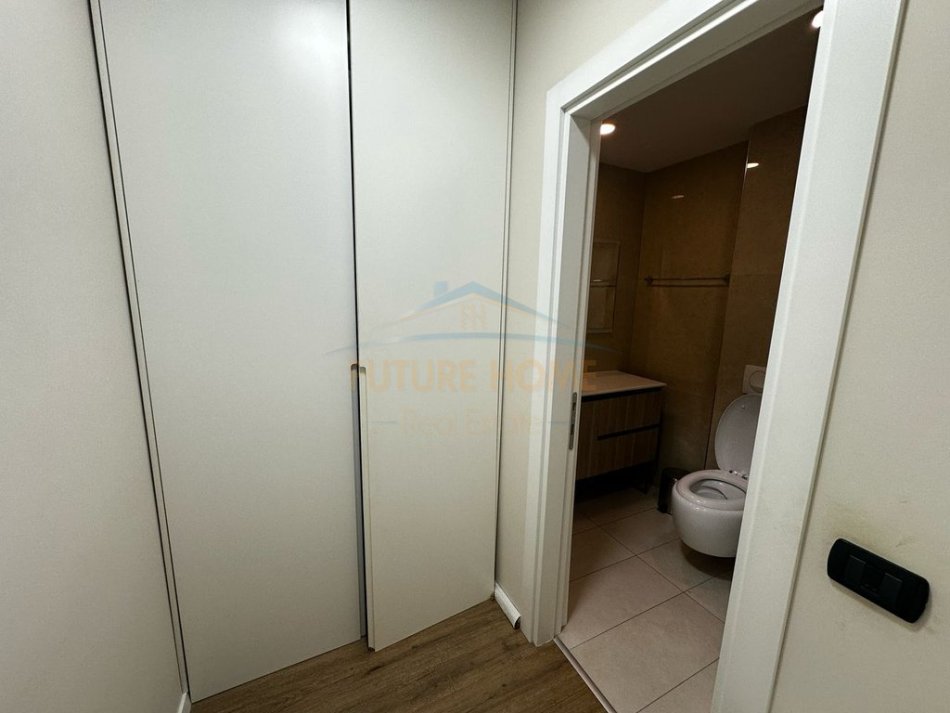 Tirane, jepet me qera apartament duplex Dublex Kati 8, 133 m² 1.500 € (rruga e kavajes)