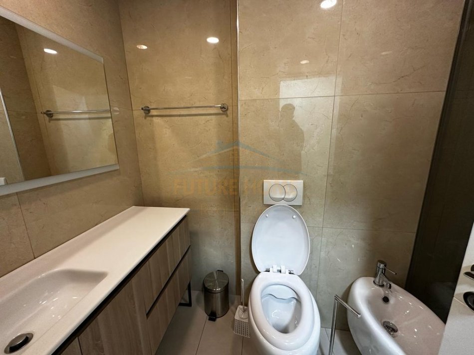 Tirane, jepet me qera apartament duplex Dublex Kati 8, 133 m² 1.500 € (rruga e kavajes)
