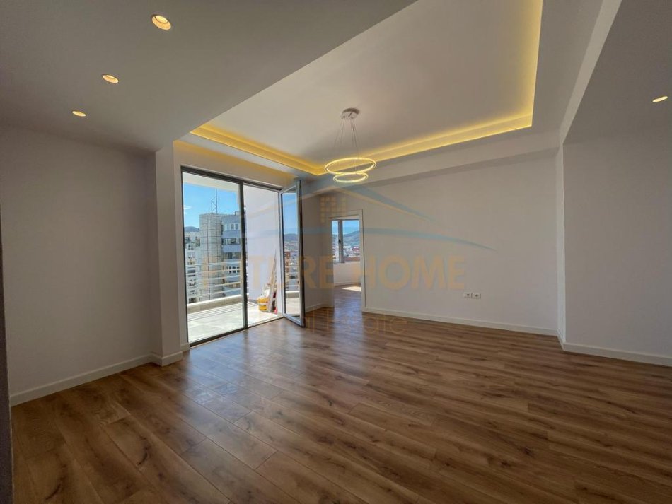 Tirane, shitet apartament 2+1 Kati 10, 101 m² 227.000 € (Rruga e Kavajes)