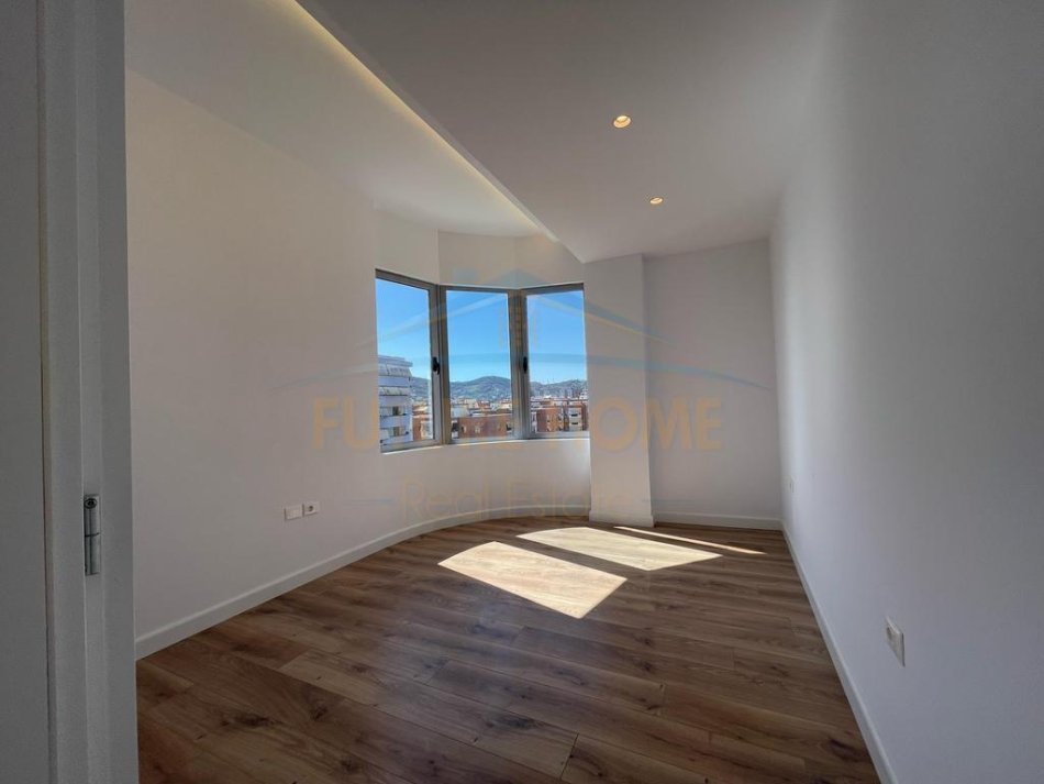 Tirane, shitet apartament 2+1 Kati 10, 101 m² 227.000 € (Rruga e Kavajes)