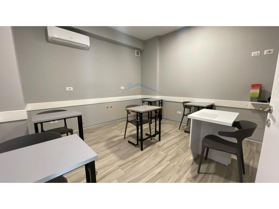 Tirane, jepet me qera ambjent biznesi Kati 1, 103 m² 1.500 € (Brryli)