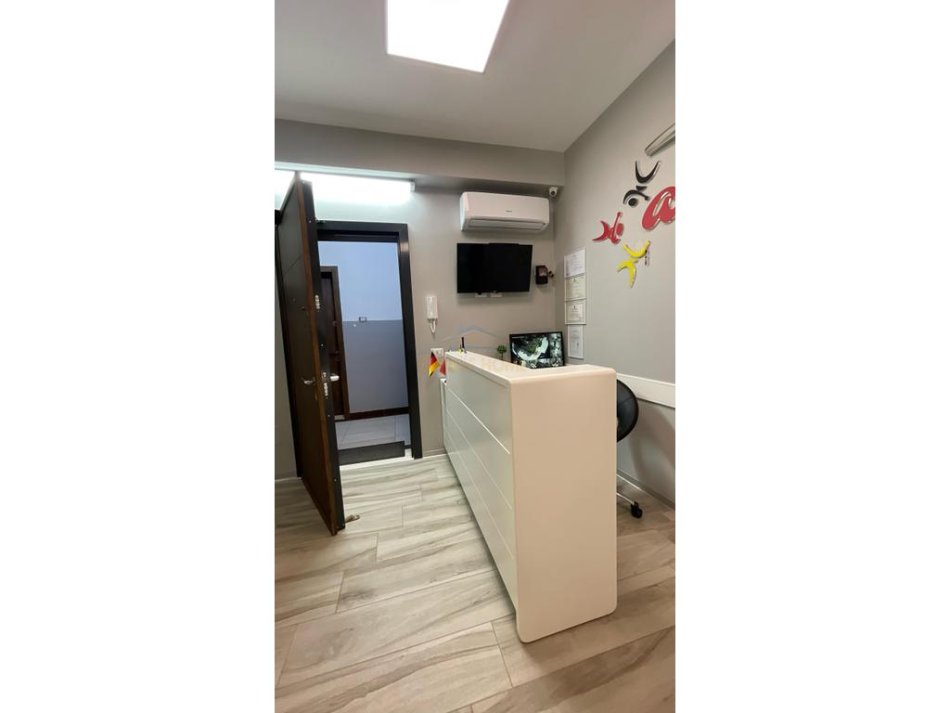 Tirane, jepet me qera ambjent biznesi Kati 1, 103 m² 1.500 € (Brryli)