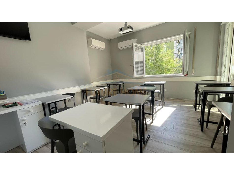 Tirane, jepet me qera ambjent biznesi Kati 1, 103 m² 1.500 € (Brryli)