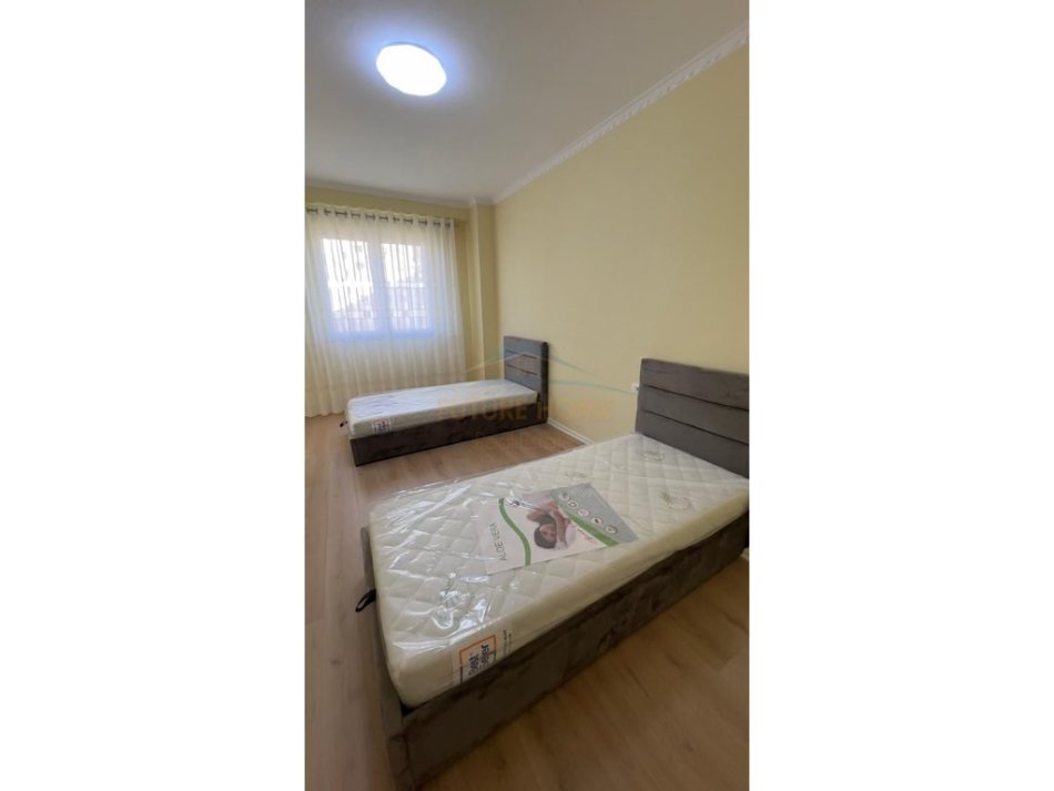Tirane, jepet me qera apartament 2+1+Ballkon Kati 4, 100 m² 550 € (yzberisht tirane)