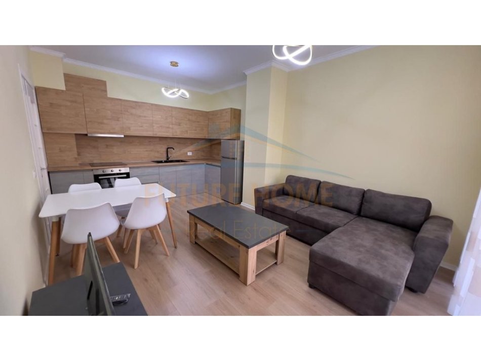 Tirane, jepet me qera apartament 2+1+Ballkon Kati 4, 100 m² 550 € (yzberisht tirane)