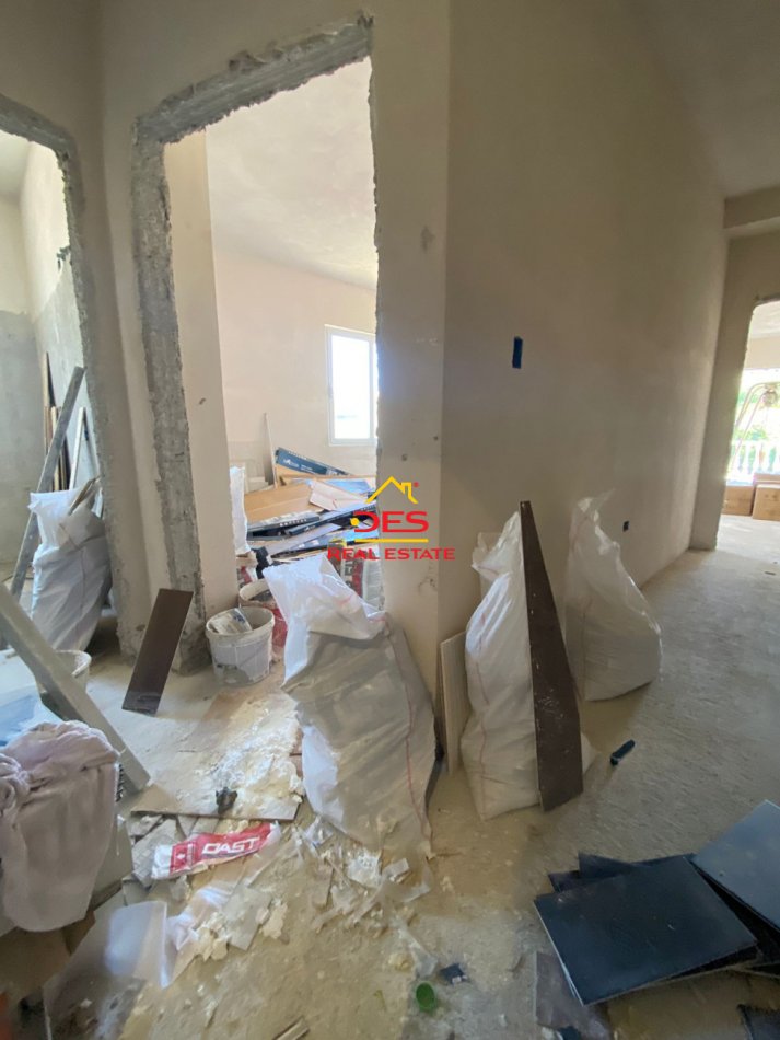 Vlore, shitet apartament 1+1 Kati 8, 93 m² 139.500 € (Rruga Ismail Qemali)