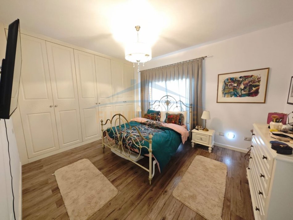 Tirane, shitet apartament 2+1+Aneks+Ballkon Kati 1, 111 m² 240.000 € (Liqeni i Thate)