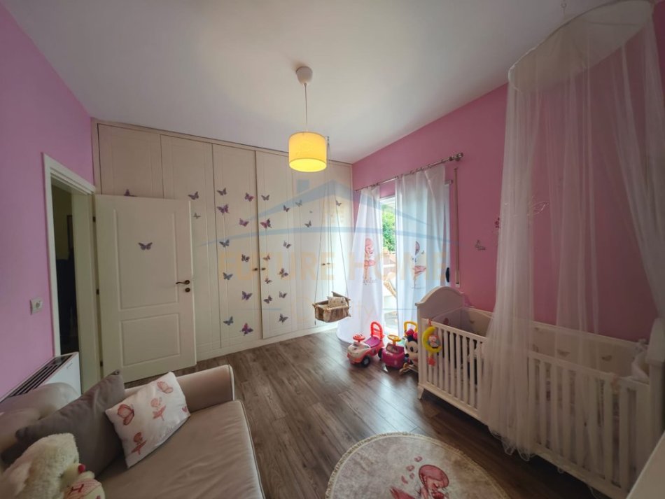 Tirane, shitet apartament 2+1+Ballkon Kati 1, 126 m² 275.000 € (Liqeni i Thate, Tirane)