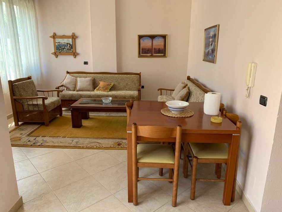 Durres, jepet me qera apartament 1+1 Kati 2, 67 m² 450 € (Shkembi i Kavajes)