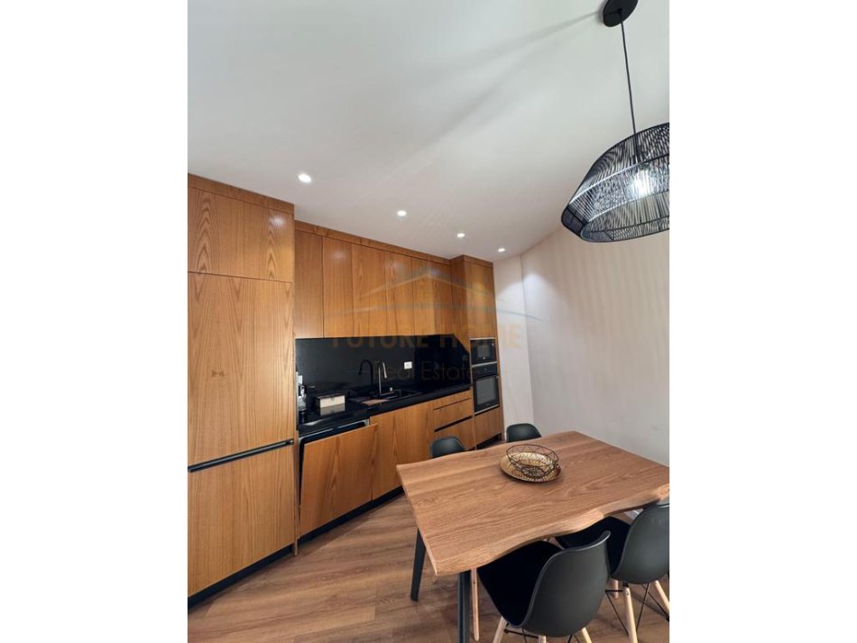 Tirane, shitet 2+1 , 280.000 € (KOPSHTI BOTANIK)