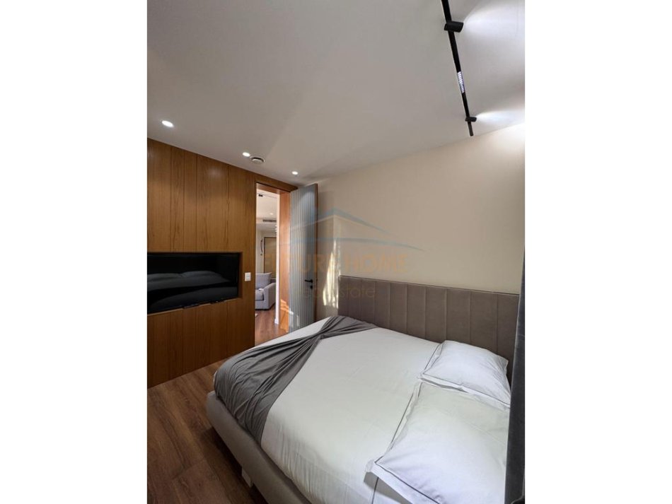 Tirane, shitet 2+1 , 280.000 € (KOPSHTI BOTANIK)
