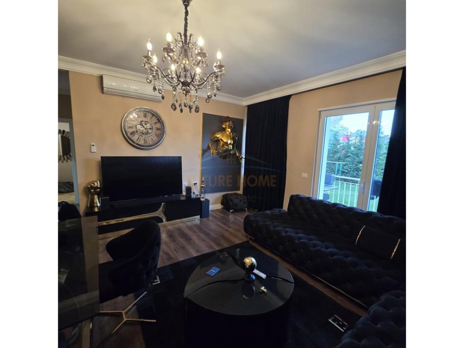 Tirane, shitet apartament 2+1+Ballkon Kati 1, 94 m² 330.000 € (teg)