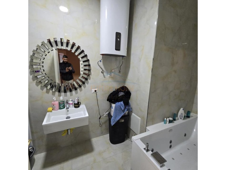 Tirane, shitet apartament 2+1+Ballkon Kati 1, 94 m² 330.000 € (teg)