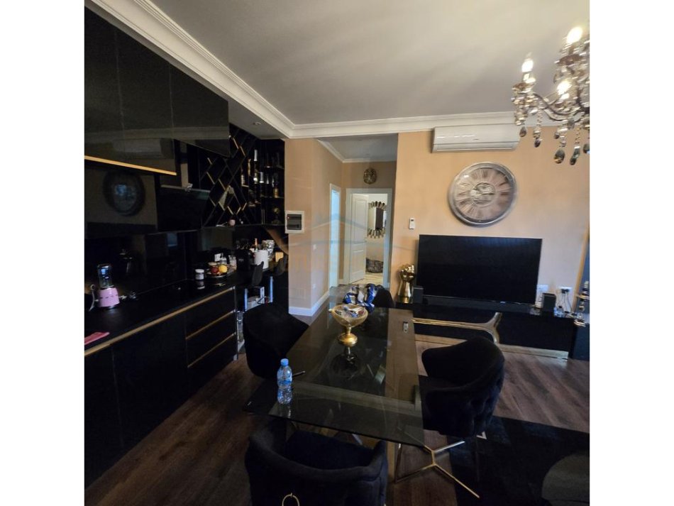 Tirane, shitet apartament 2+1+Ballkon Kati 1, 94 m² 330.000 € (teg)