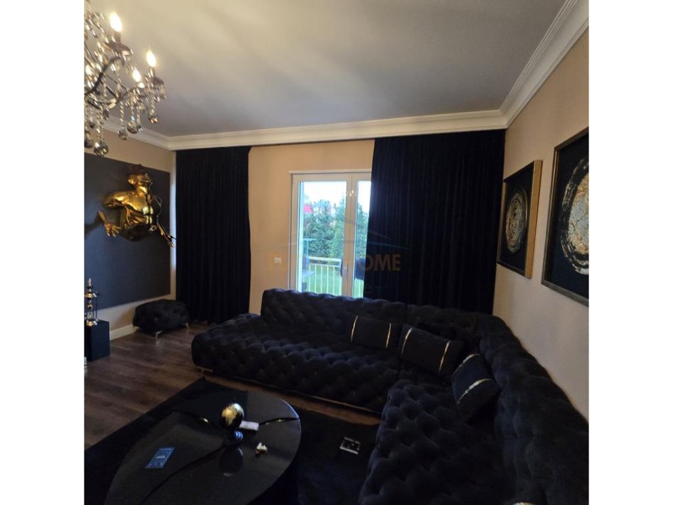 Tirane, shitet apartament 2+1+Ballkon Kati 1, 94 m² 330.000 € (teg)