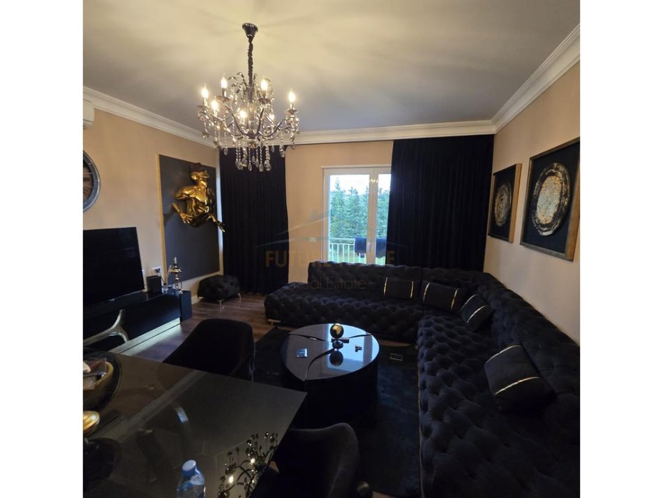 Tirane, shitet apartament 2+1+Ballkon Kati 1, 94 m² 330.000 € (teg)