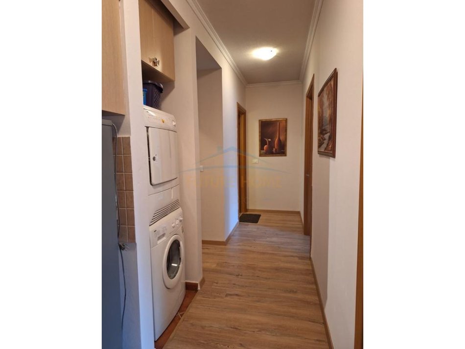 Tirane, jepet me qera apartament 2+1 Kati 5, 99 m² 850 € (Blloku)