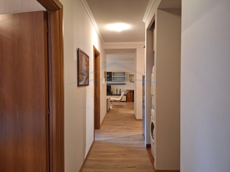 Tirane, jepet me qera apartament 2+1 Kati 5, 99 m² 850 € (Blloku)