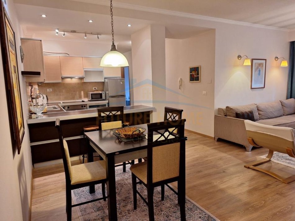 Tirane, jepet me qera apartament 2+1 Kati 5, 99 m² 850 € (Blloku)