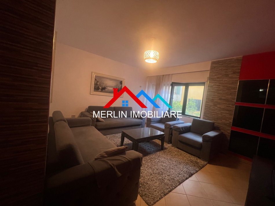 Tirane, shitet apartament 1+1+Ballkon Kati 2, 73 m² 125.000 € (Bill Klinton)