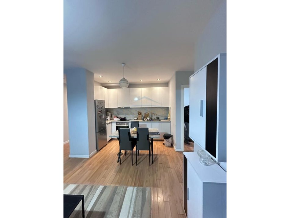 Tirane, shes apartament 2+1 Kati 9, 128 m² 140.000 € (Yzberisht)