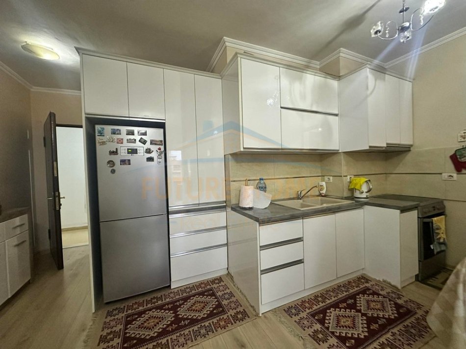 Tirane, jap me qera apartament 1+1 Kati 7, 69 m² 450 € (UNAZA E RE)
