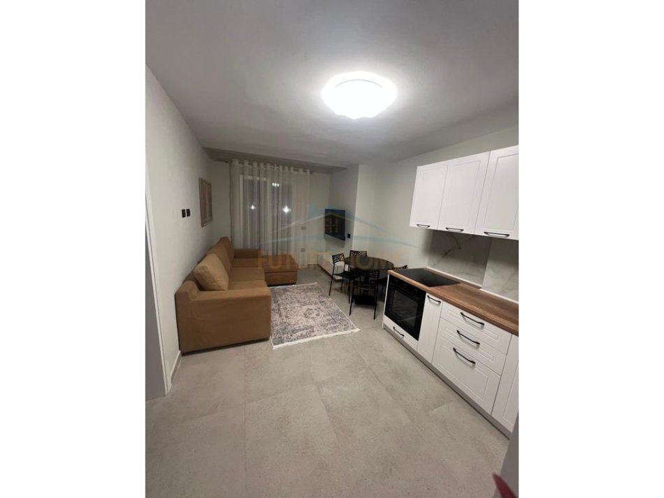 Tirane, jepet me qera apartament 2+1 Kati 1, 90 m² 350 € (Kinostudio)