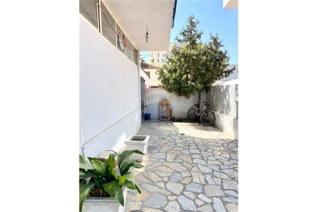 Tirane, jepet me qera ambjent biznesi 600 m² 3.000 Euro (Vace Zela ,Rruga e Kavajes)