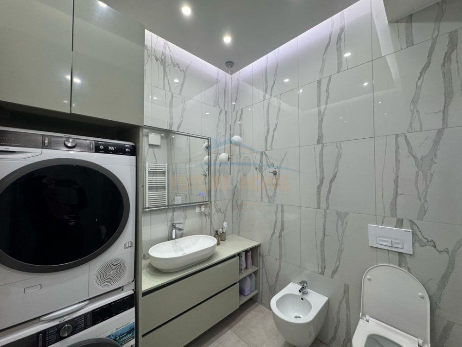 Tirane, shes apartament 2+1+Aneks Kati 6, 155.000 € (Ali Demi)