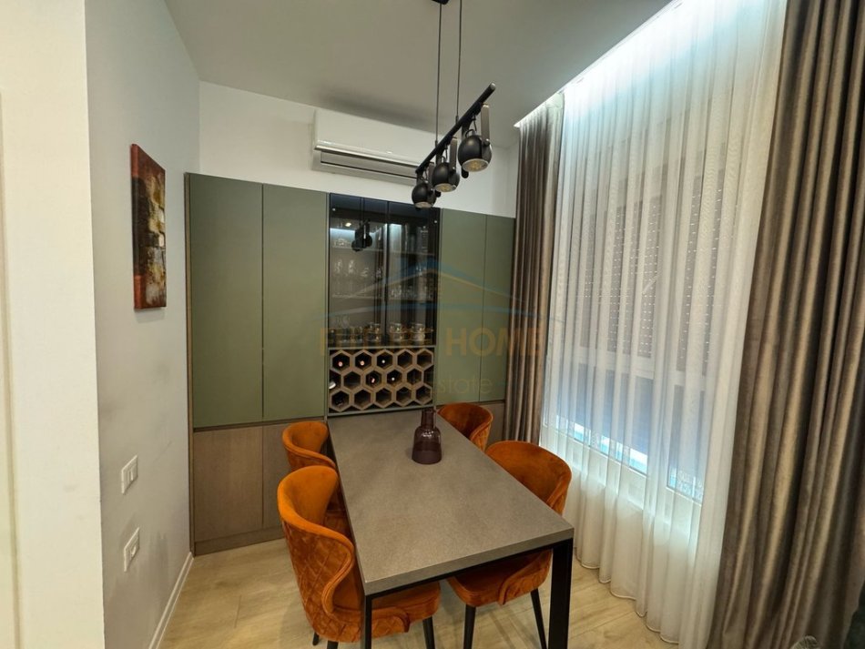 Tirane, shes apartament 2+1+Aneks Kati 6, 155.000 € (Ali Demi)