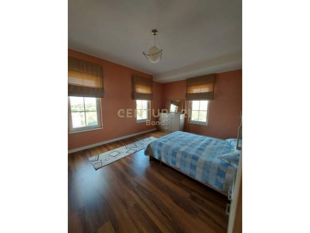 Tirane, jap me qera Vile 2 Katshe 200 m² 1.800 Euro (Farke)