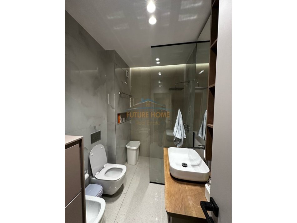 Tirane, jepet me qera apartament 2+1 Kati 2, 85 m² 900 € (Don Bosko)